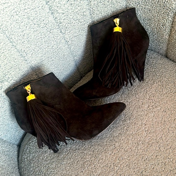 Charles Jourdan Tassle Suède Booties size 6.5 - Picture 1 of 4